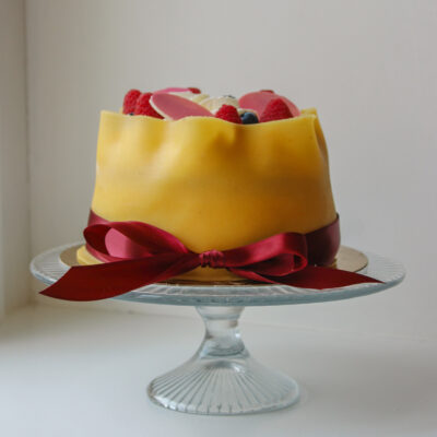 Taart framboos, limoen en vanille met marsepein