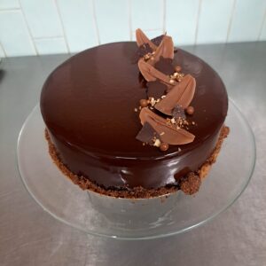 Desserttaart pure chocolade, amandel en karamel